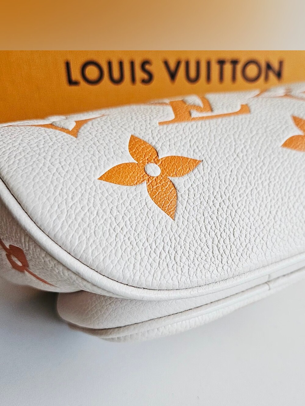 Louis Vuitton Giant By The Pool Cream Safron 4-way Crossbody/Bumbag/Shoulder Bag - Picture 5 of 15